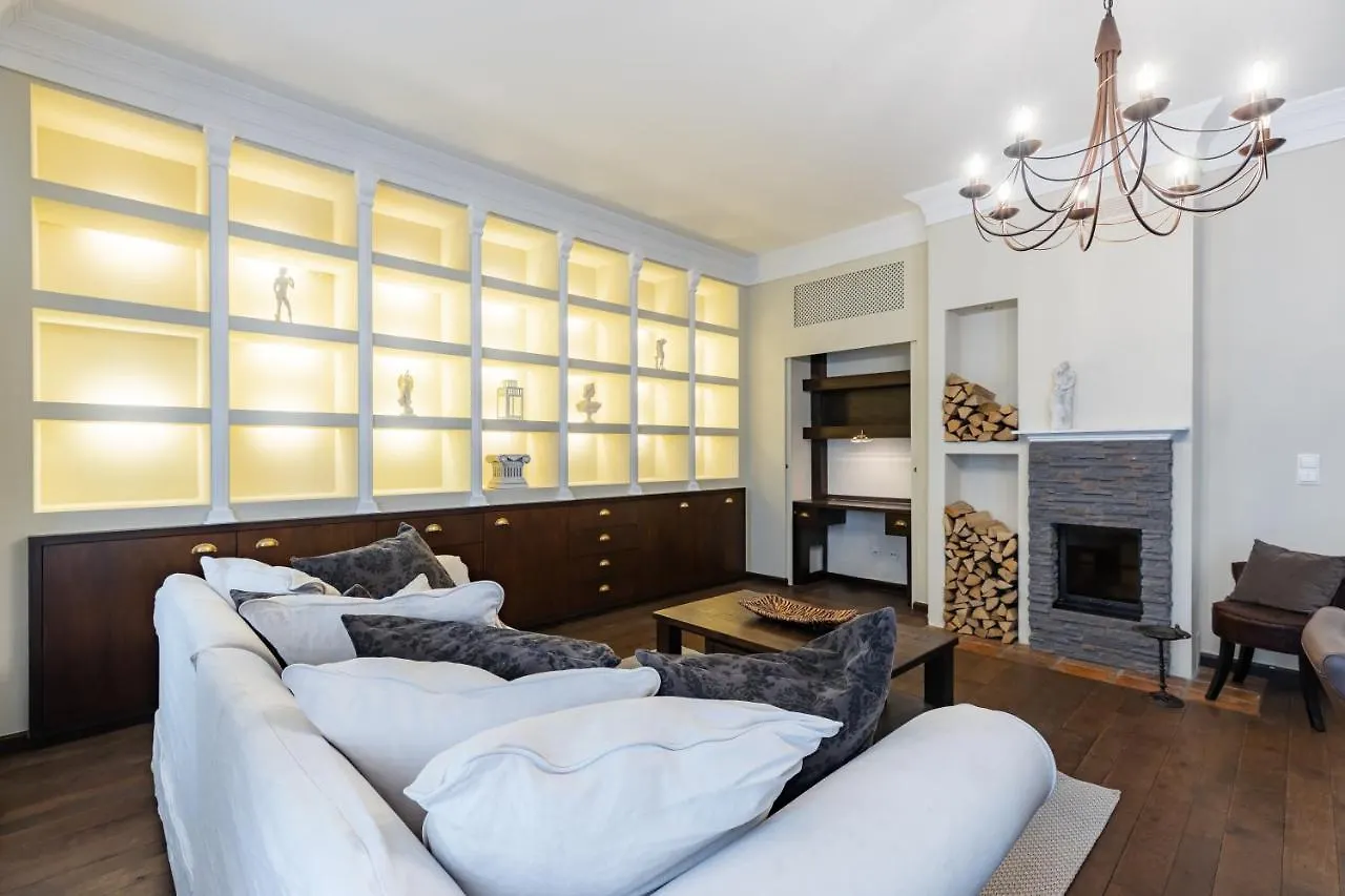 Luxury 2-Bedroom Apartment 15 Min Away From Schonbrunn Castle Vienna Austria