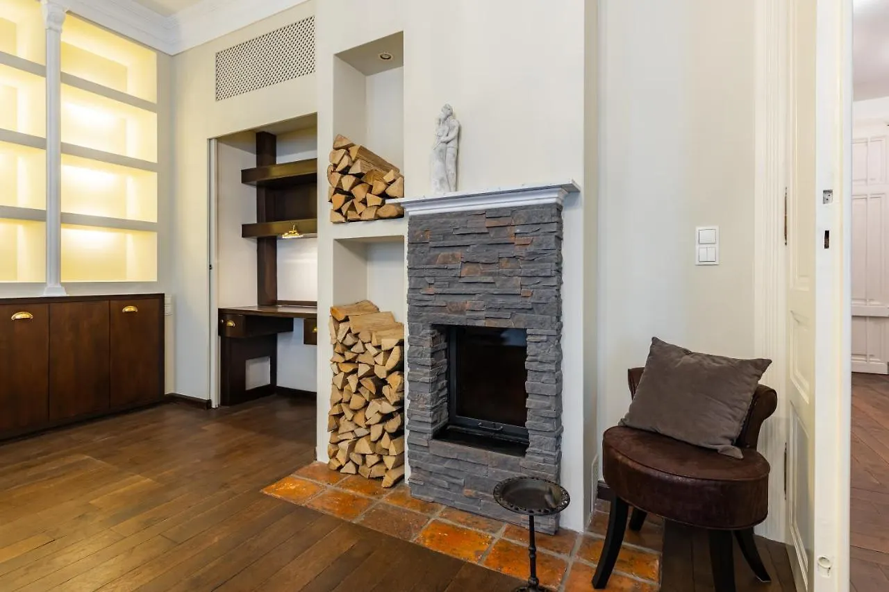 Luxury 2-Bedroom Apartment 15 Min Away From Schonbrunn Castle Vienna