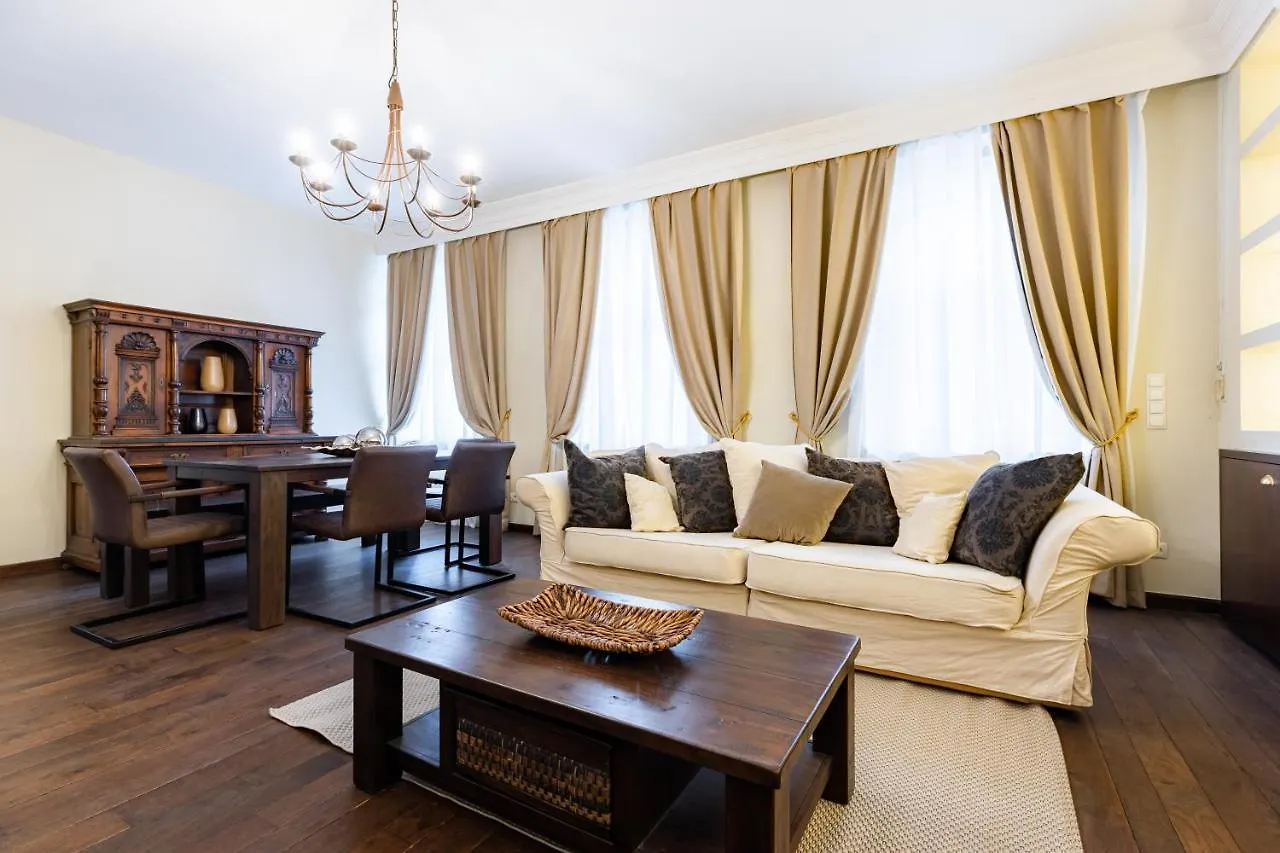 Luxury 2-Bedroom Apartment 15 Min Away From Schonbrunn Castle Vienna